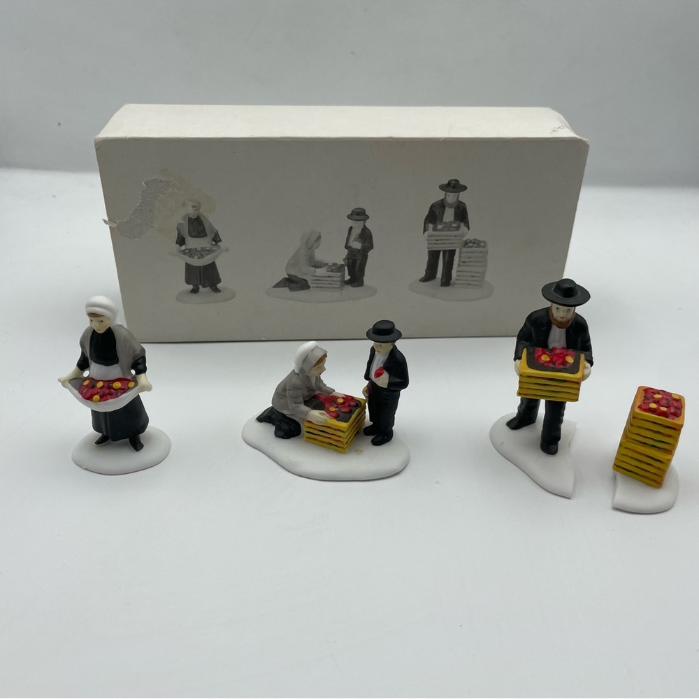 Dept 56 Heritage Village Collection Amish Family Set Of 3 Figurines #5948-0